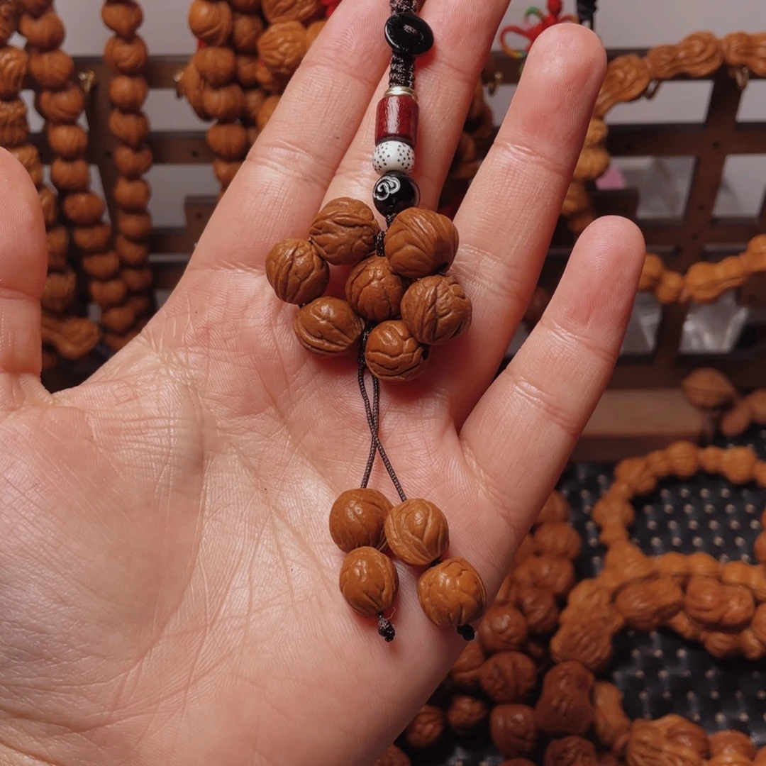 木质类龙纹桃枭挂件