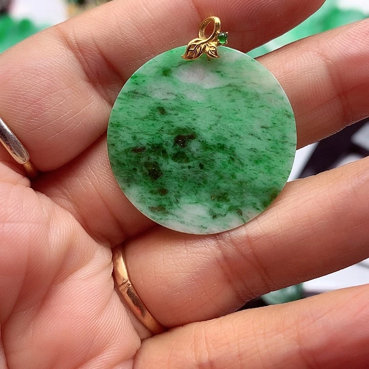 翡翠18K金镶嵌颈饰翡翠