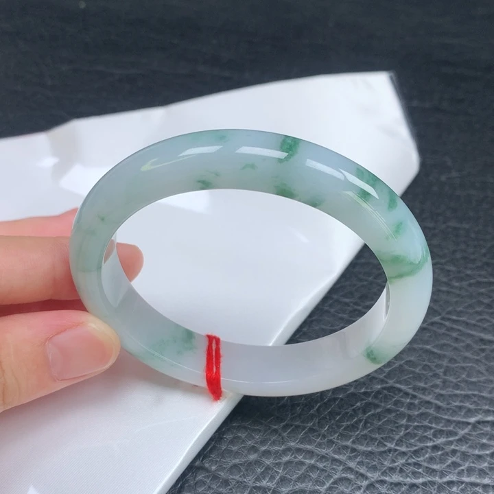 翡翠手镯（贵妃镯）未镶嵌