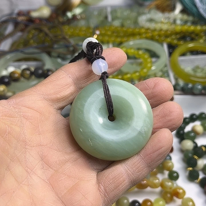 合金蛇纹石玉颈饰