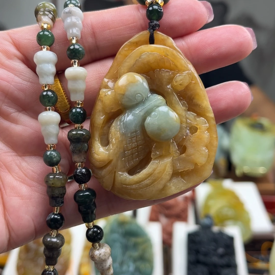 蛇纹石玉未镶嵌颈饰挂件