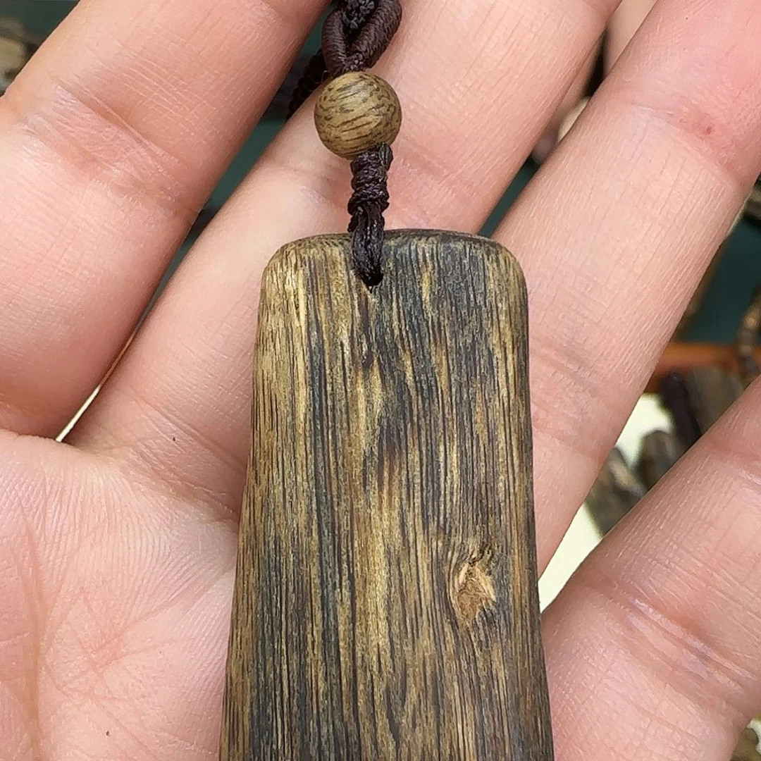 沉香吊坠平安无事牌5g