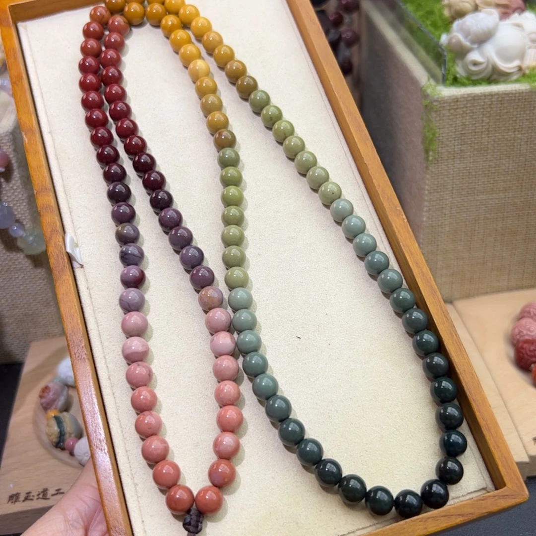 陌***人石英质玉未镶嵌颈饰