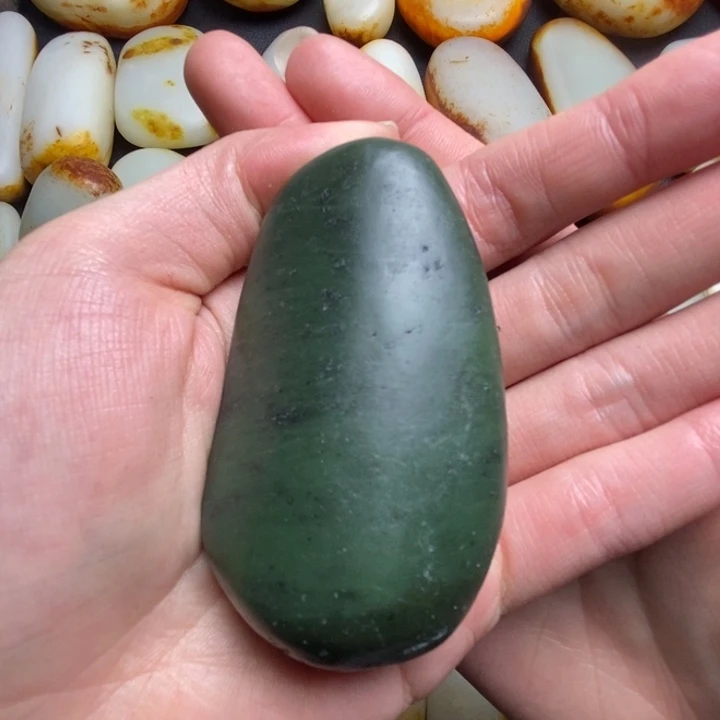 和田玉把件未镶嵌碧玉手把件