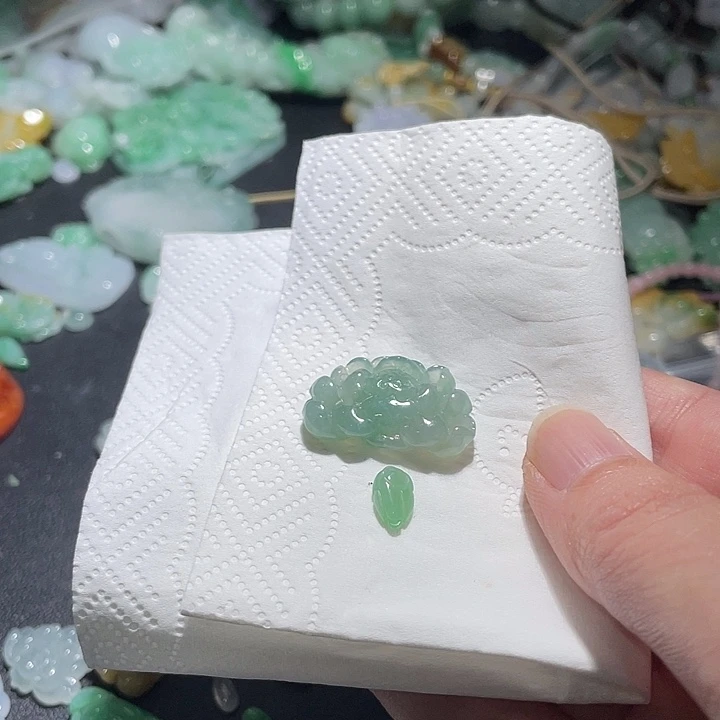 颈饰未镶嵌翡翠天