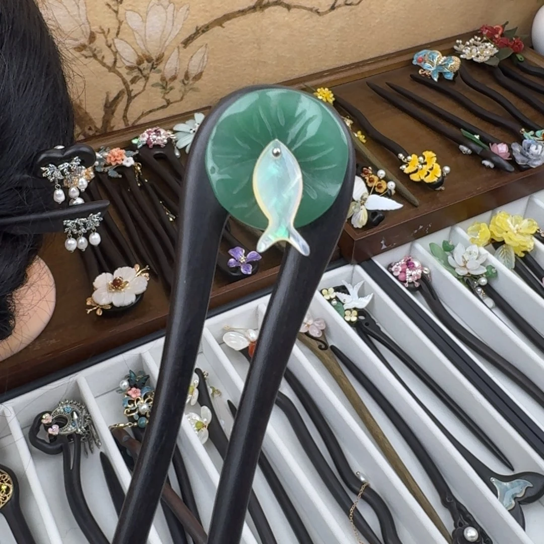 散***阳醋酸铁合金15厘米荷叶小鱼发簪子