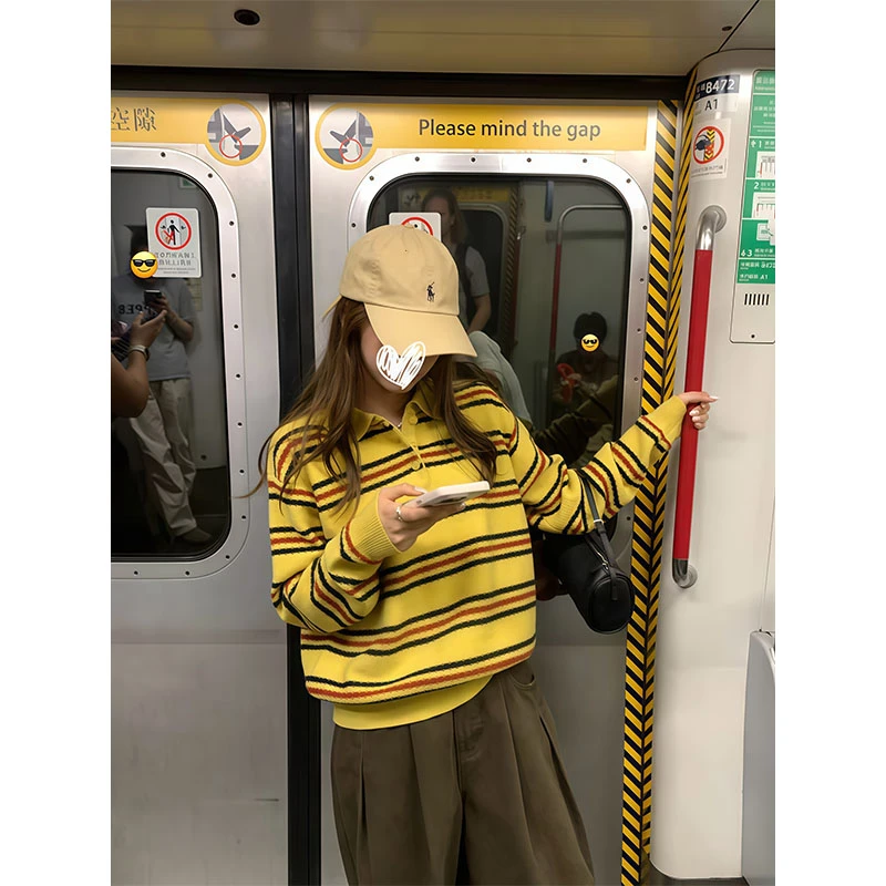 法式慵懒高级感黄色条纹毛衣针织衫氛围感穿搭早秋宽松polo领上衣
