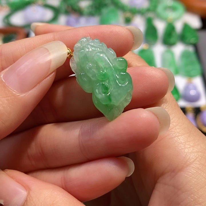 颈饰未镶嵌翡翠吊坠