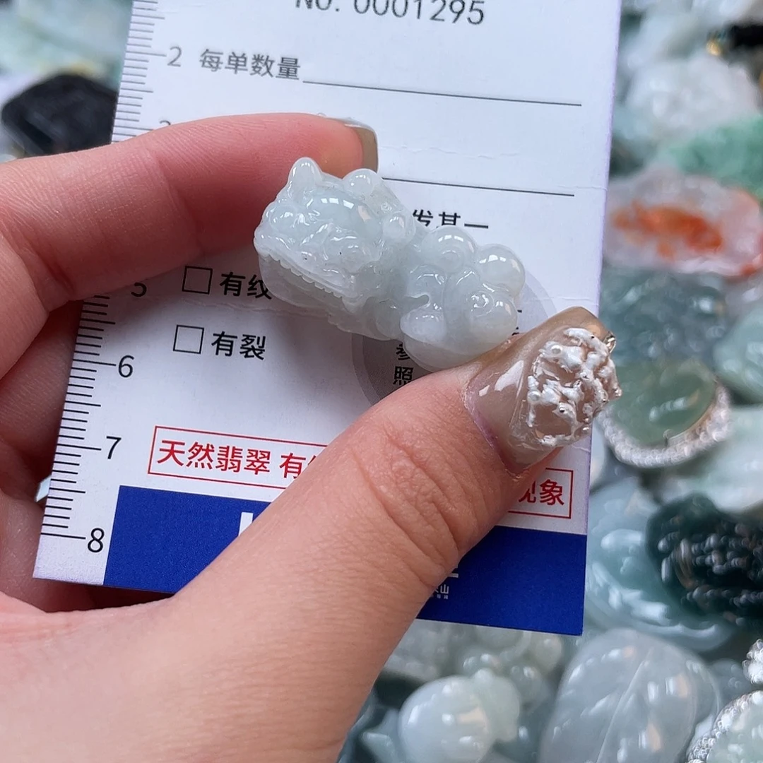 翡翠未镶嵌颈饰1295