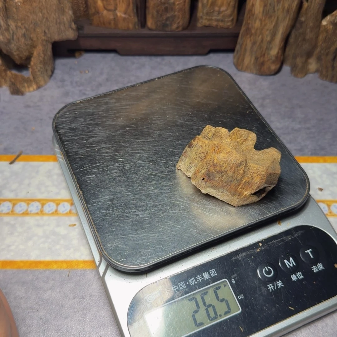 梦***度木陆河原材料手把件26.5克
