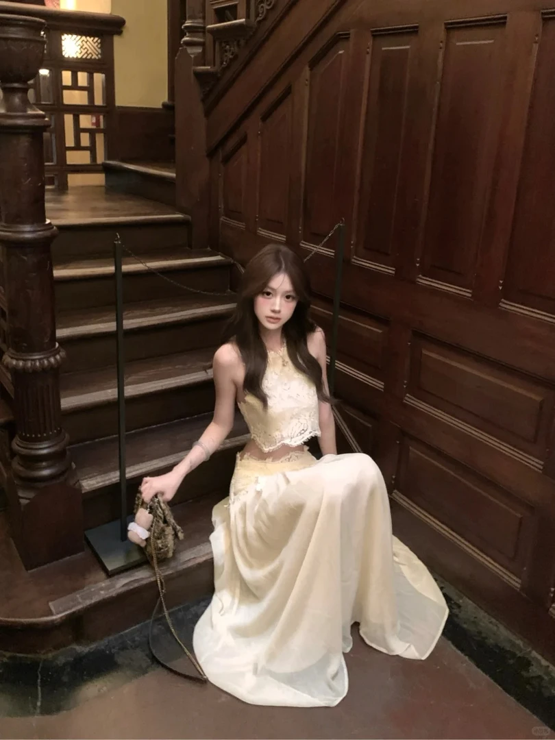 卢浮幻境 纯欲风性感辣妹气质精致短款蕾丝上衣高腰显瘦约会长裙