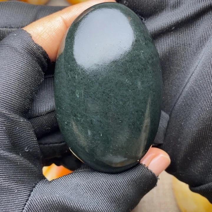 和田玉未镶嵌把件