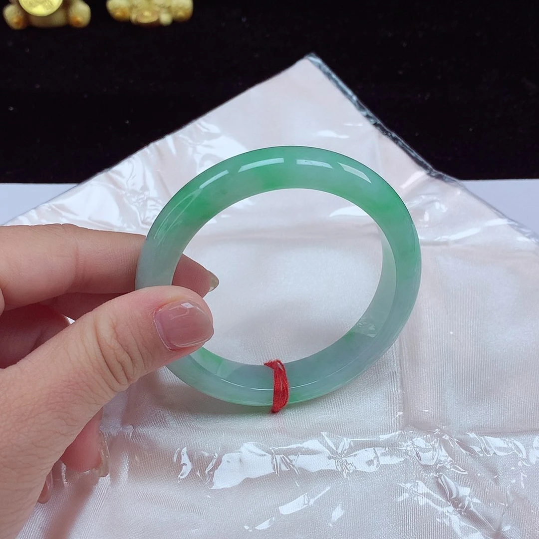 翡翠手镯未镶嵌圈口57