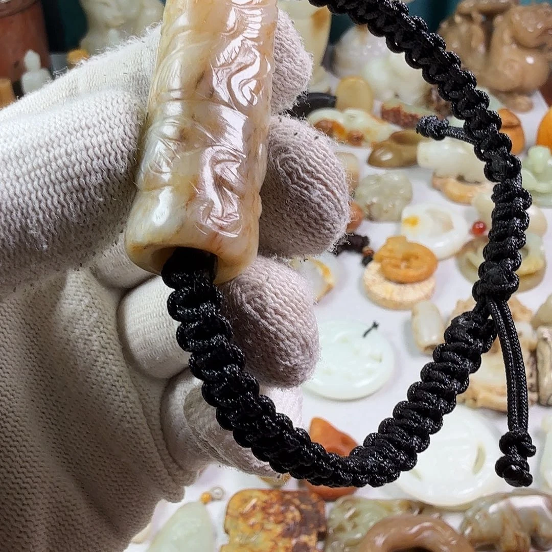 沧***笑和田玉（糖玉）未镶嵌颈饰