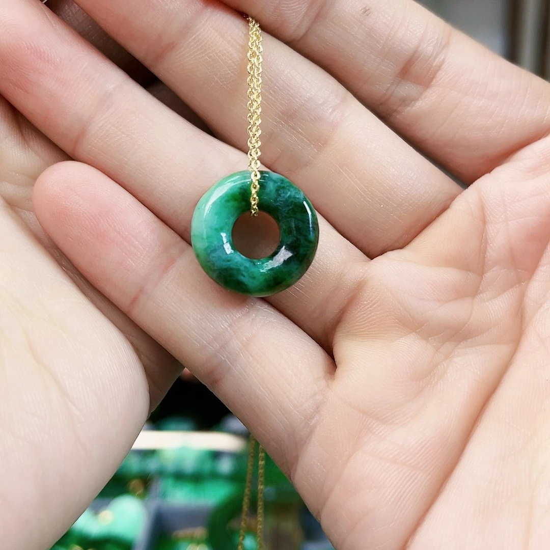 翡翠颈饰未镶嵌吊坠多样性