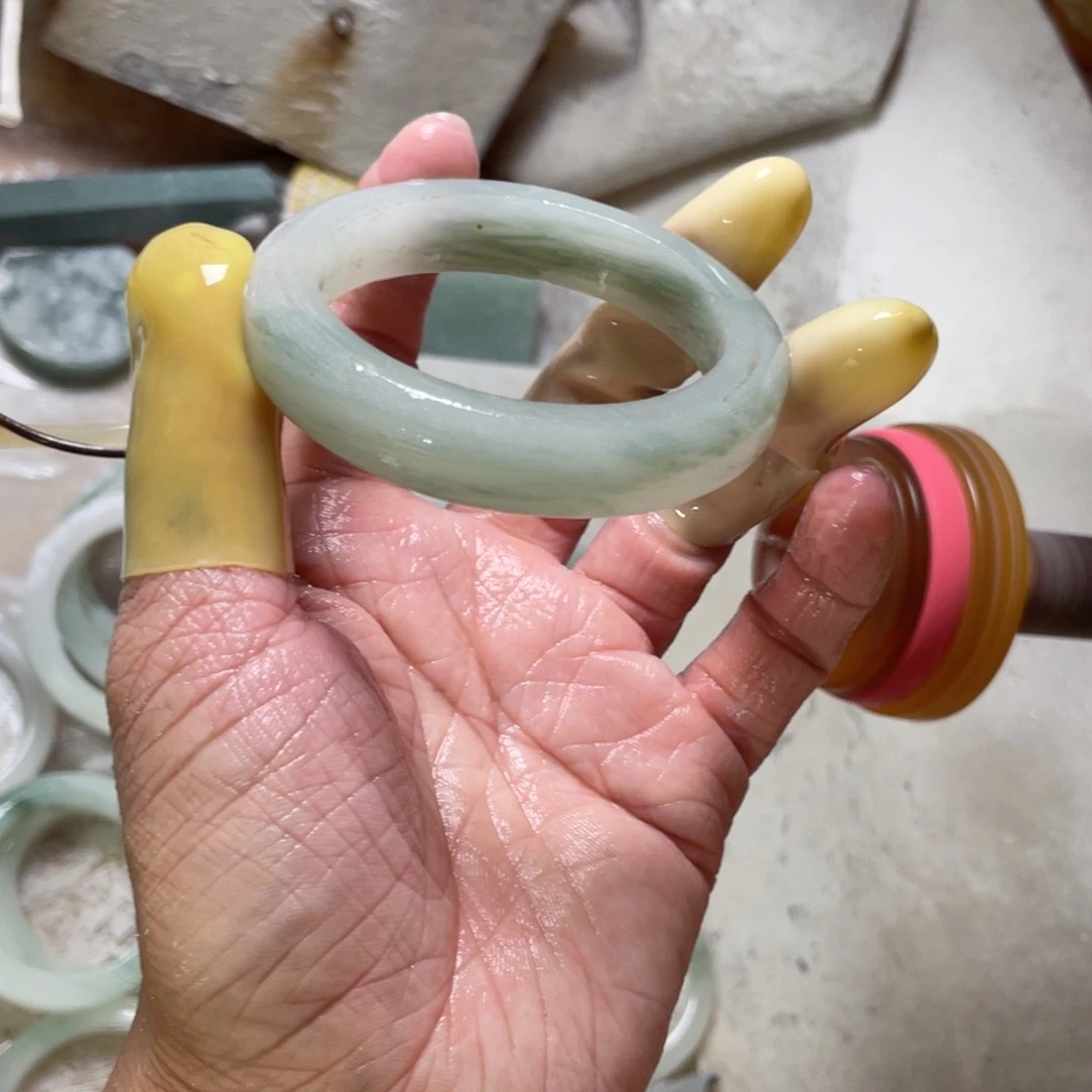 好***事石英质玉（天山翠）手镯未镶嵌定制