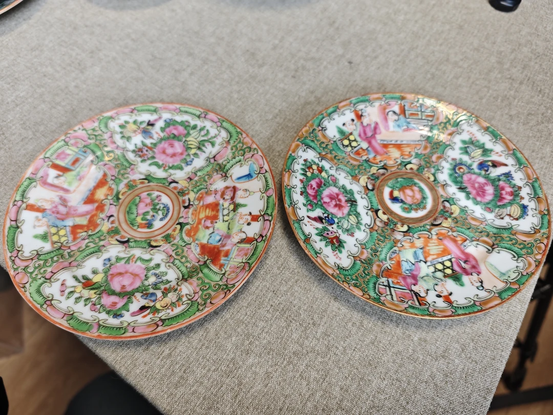 光光广彩开窗花鸟蝴蝶盘,一对全品。