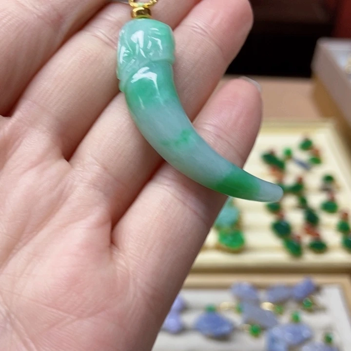 翡翠未镶嵌颈饰吊坠