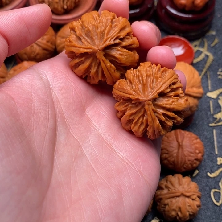 凉***℃文玩核桃吊坠三棱