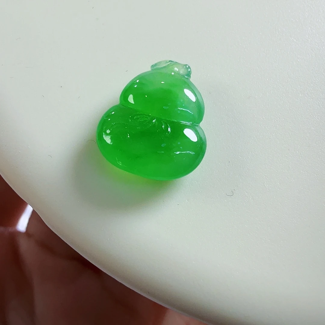 翡翠未镶嵌颈饰葫芦