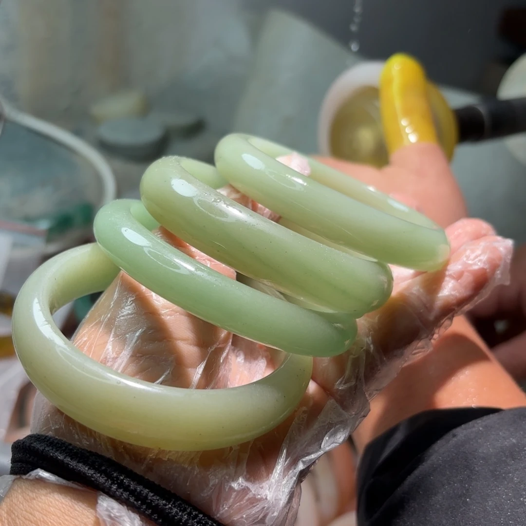 石英质玉未镶嵌手镯发一个