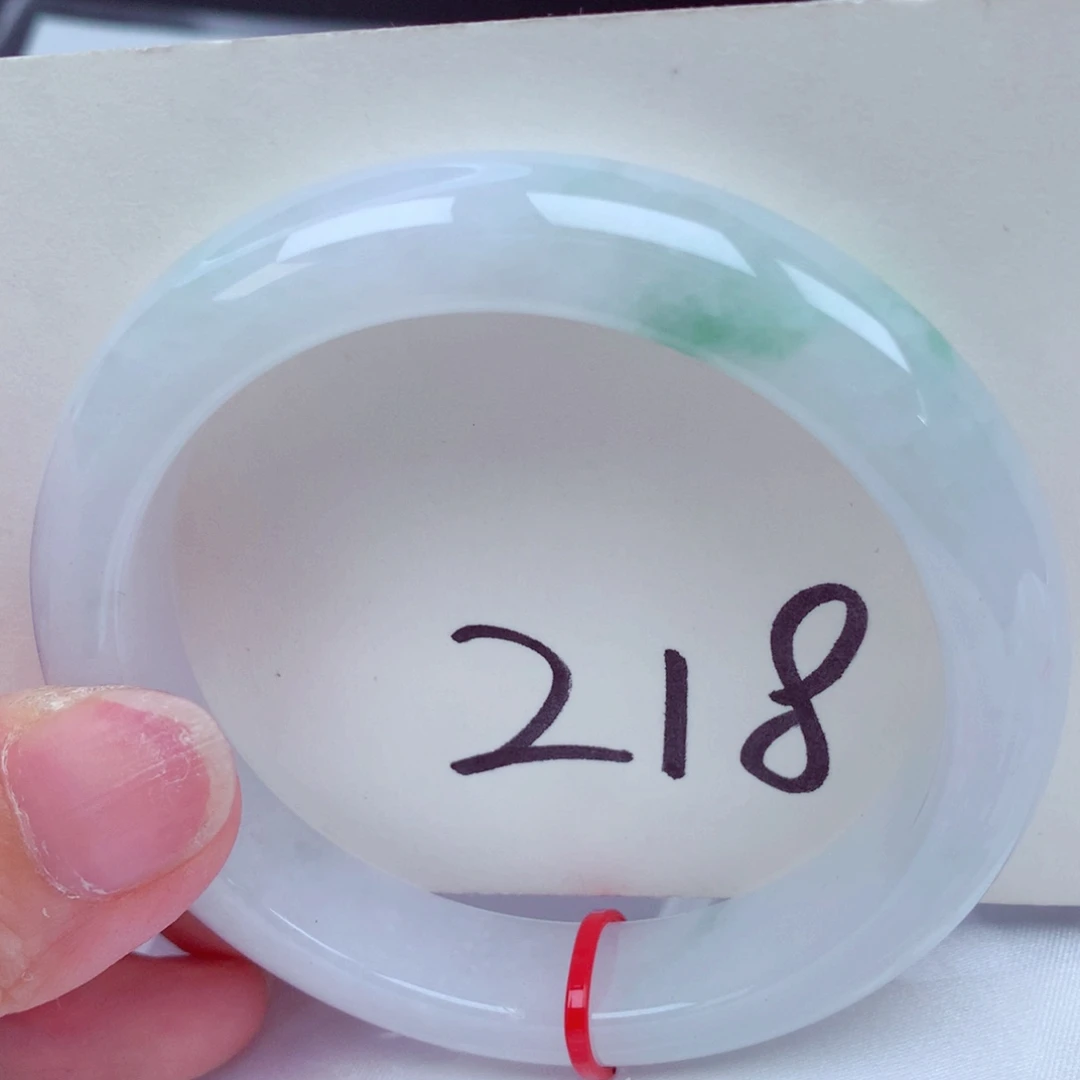 翡翠手镯未镶嵌翡翠