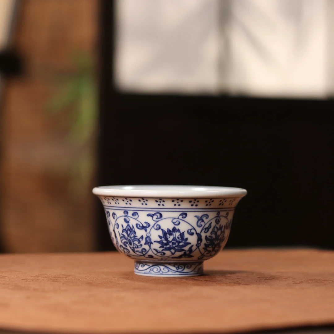 雨溪山房 景德镇手绘青花缠枝莲压手杯茶杯主人杯 100cc
