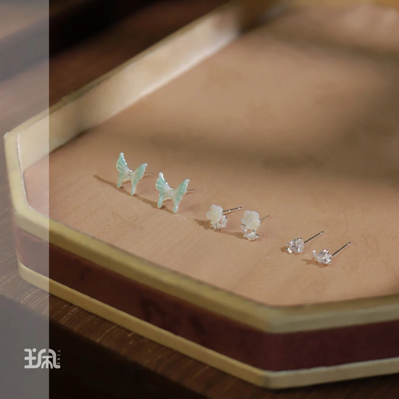 合金合成锆石耳饰 绿蝶耳钉QXA24070901多样性发其一