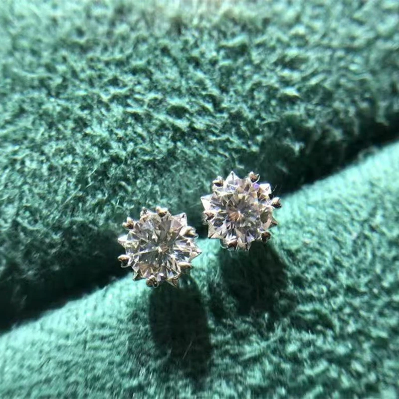 925银莫桑石耳饰 轻奢时尚高级感经典六爪雪花莫桑耳钉