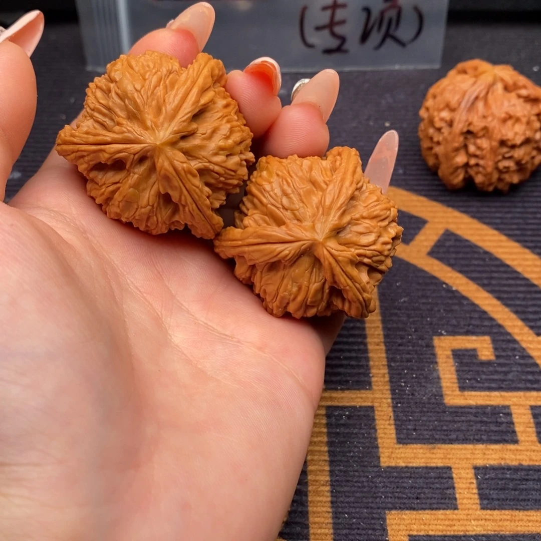 踏***迪文玩核桃吊坠白狮子