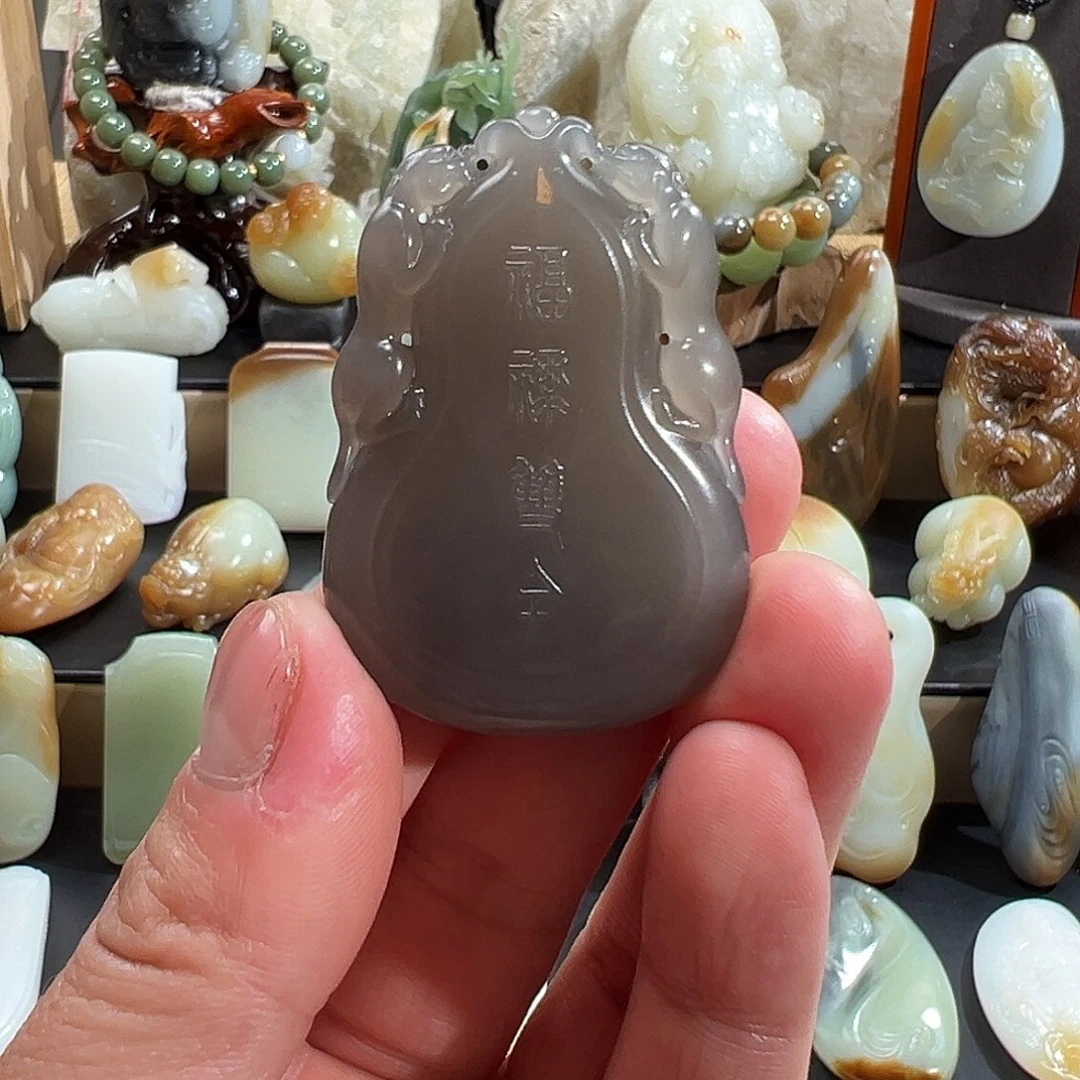 和田玉颈饰未镶嵌某*斯