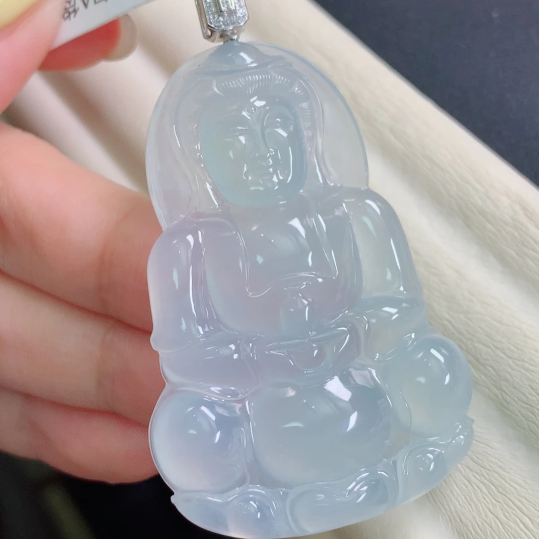 颈饰18K金镶嵌翡翠观音