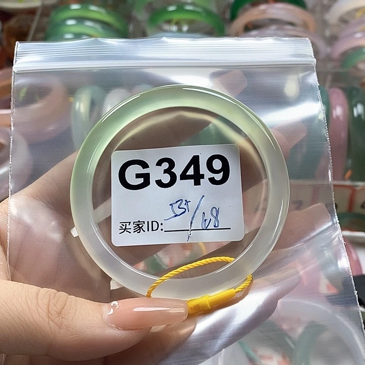 玛瑙/玉髓手镯未镶嵌大**怪