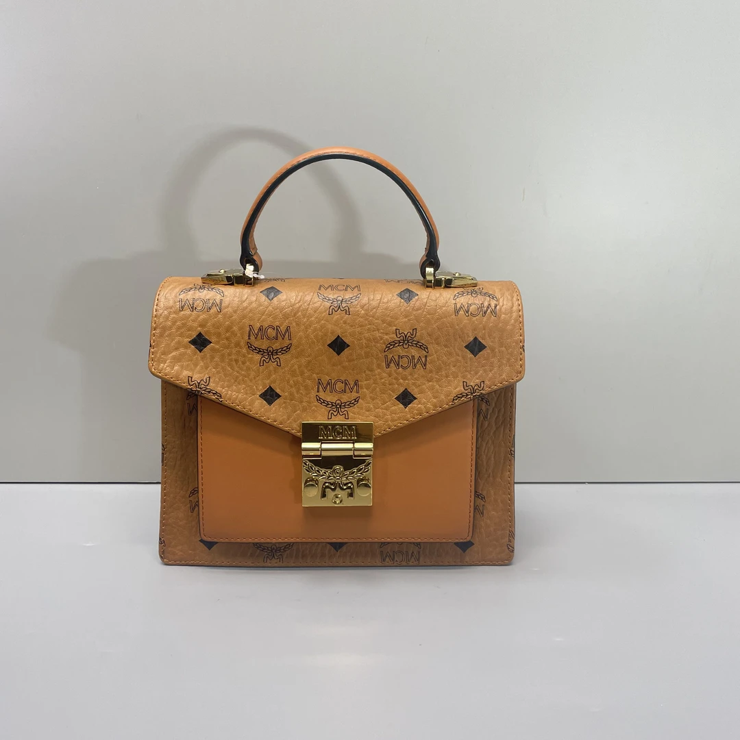 95新 MCM 媚姐/mcm干邑色小号手提邮差包21x17x7cmG010603