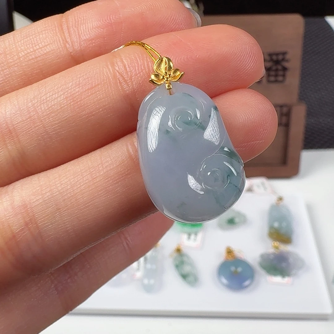 翡翠18K金镶嵌颈饰
