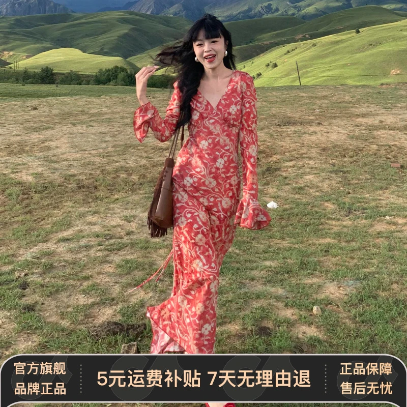 法式红色碎花长袖连衣裙子女初秋季2025新款新疆草原旅游度假长裙