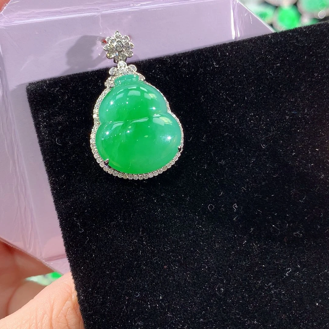 翡翠18K金镶嵌颈饰