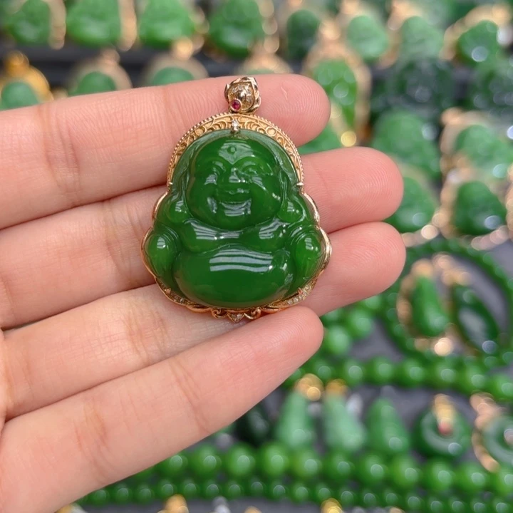 颈饰18K金镶嵌和田玉（碧玉）