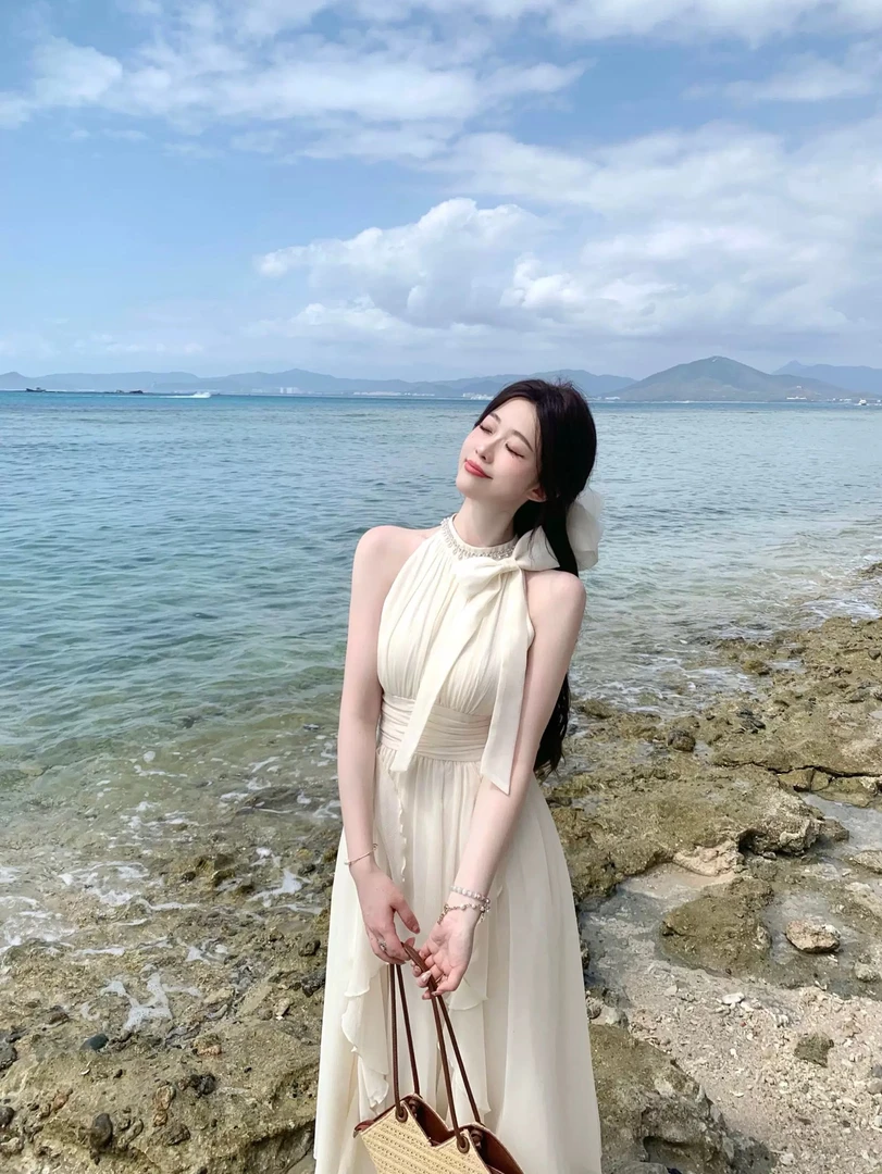法式气质挂脖连衣裙收腰显瘦无袖设计仙女长裙夏季