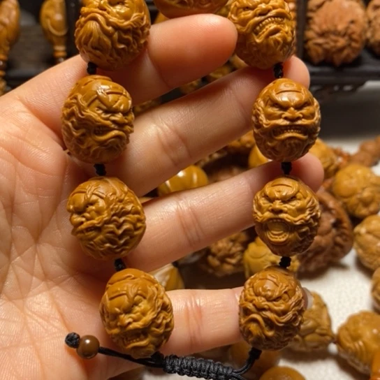 橄榄核吊坠钟馗头