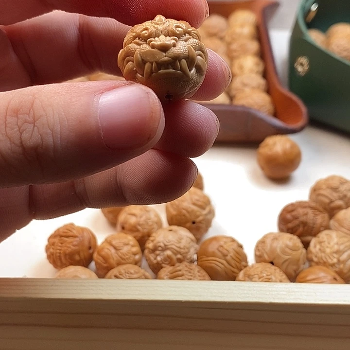 小****手串猴头核桃瑕疵单颗1个