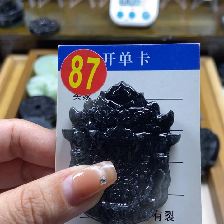 蛇纹石玉挂件未镶嵌青****师