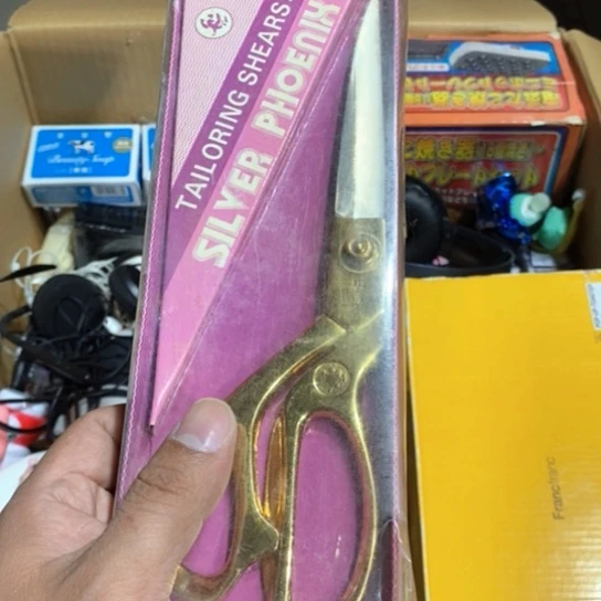喵***郎8新中古商品，瑕疵品，不包好坏。235