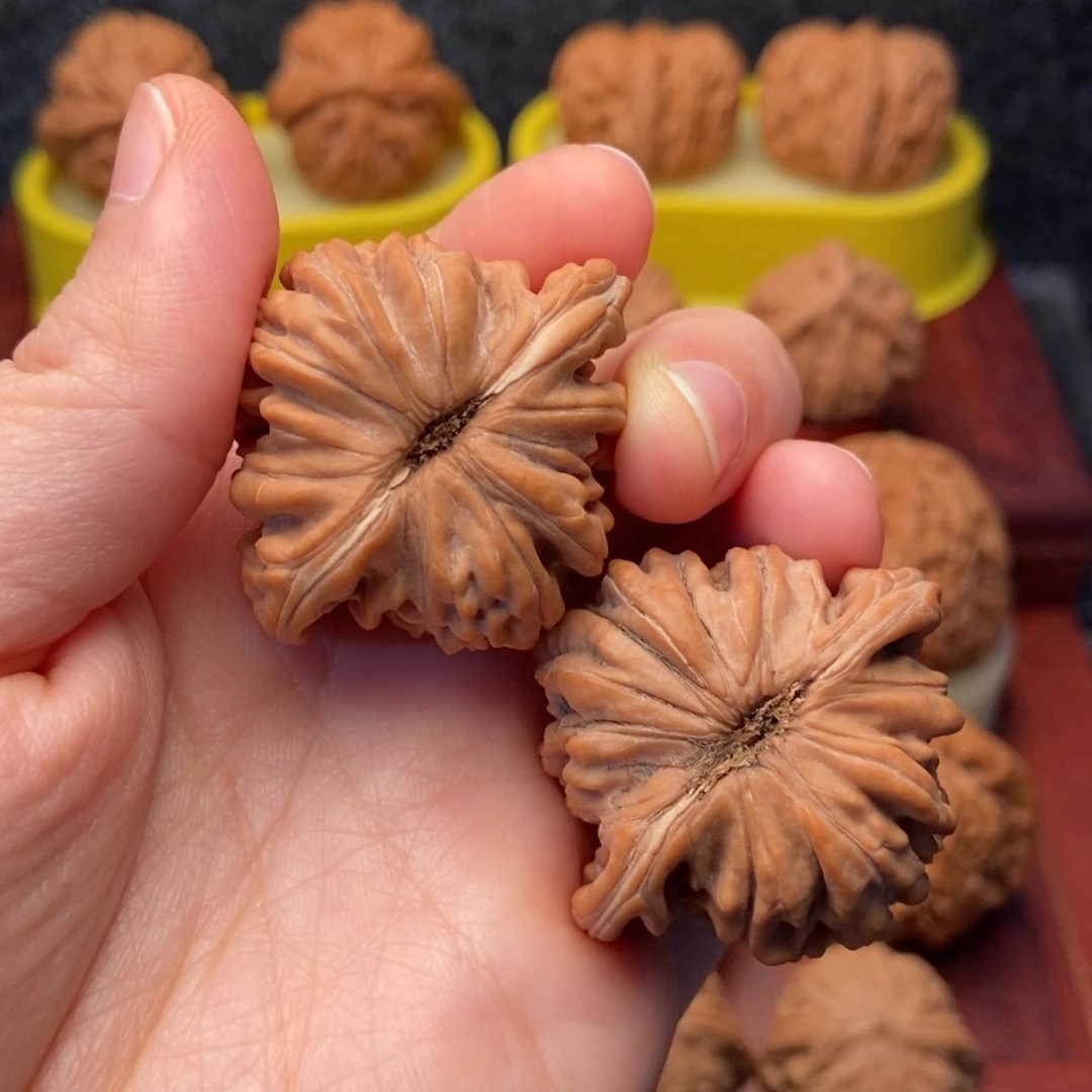 把件文玩核桃40老树红皮 毕业四座楼