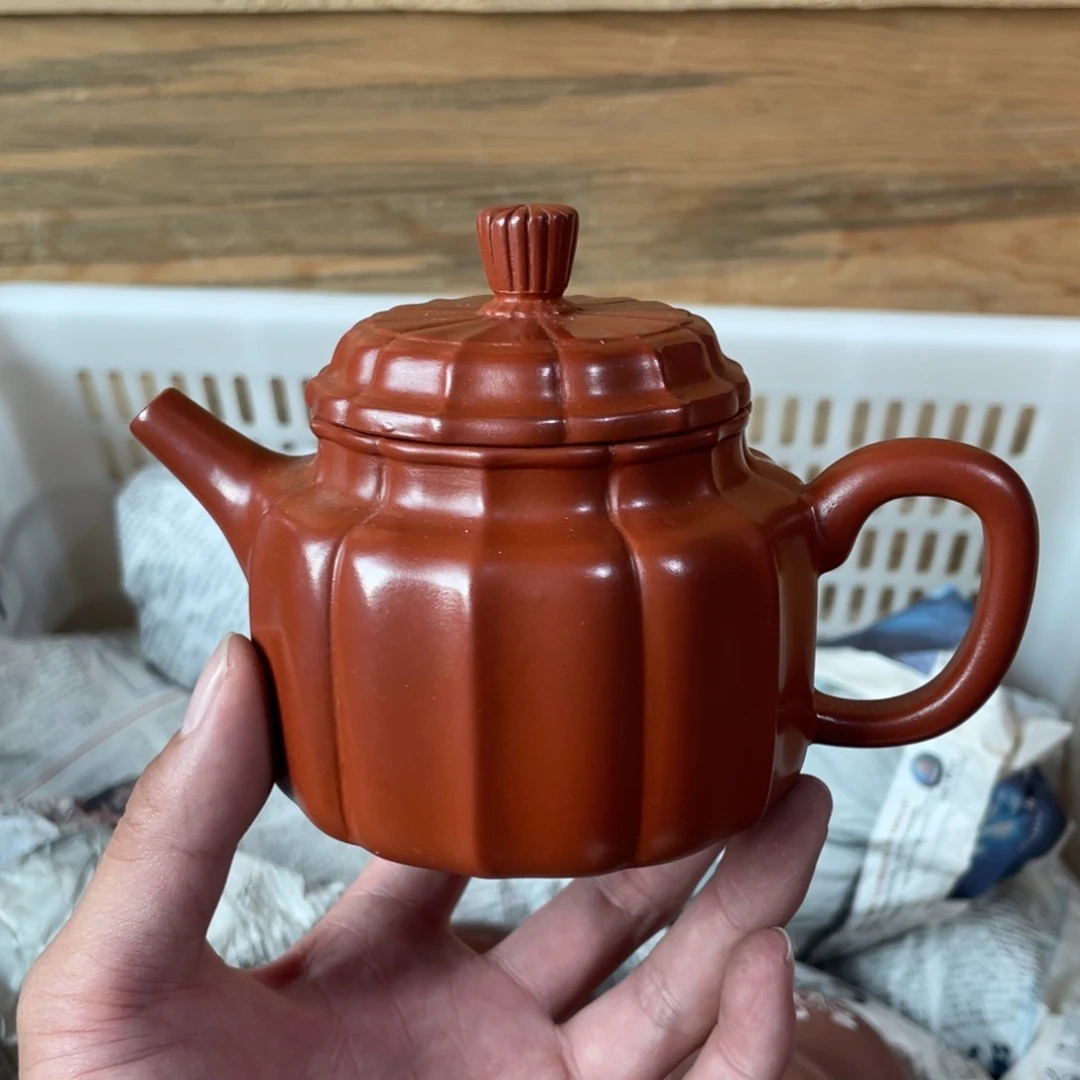 茶壶紫砂老厂紫砂壶一件。