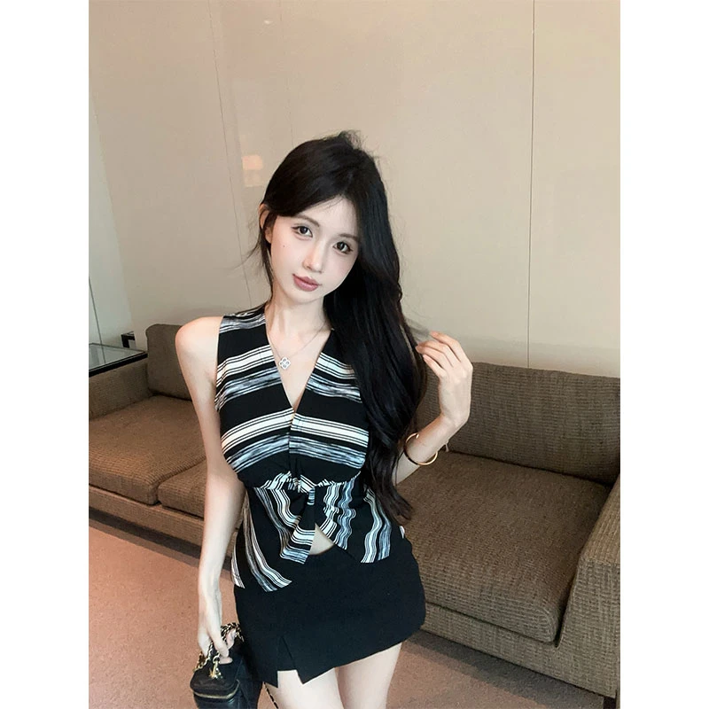 2025秋季新款辣妹v领条纹收腰扭结无袖背心上衣高腰百搭裙裤套装