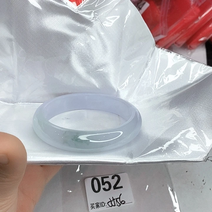 翡翠未镶嵌手镯一图一物实物为准（微瑕处理）