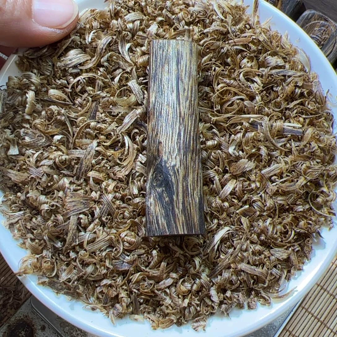 沉香沉香碎屑乌身素牌7.6克