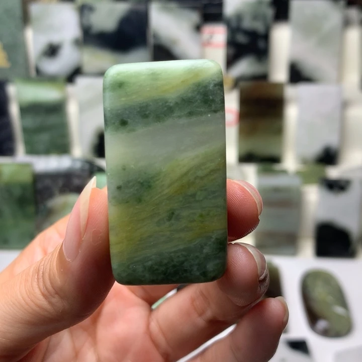 独山玉未镶嵌颈饰