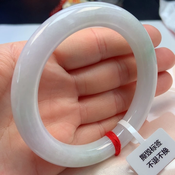 翡翠手镯未镶嵌60圈